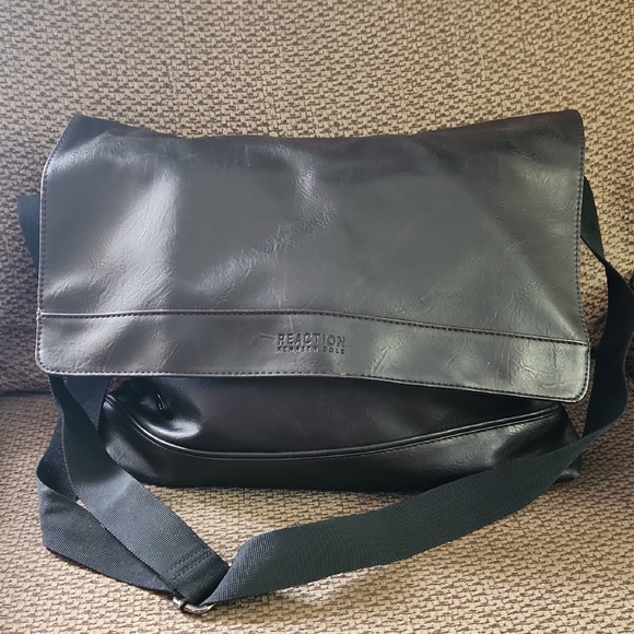 Kenneth Cole Reaction Dark Leather Laptop Bag - Picture 1 of 7